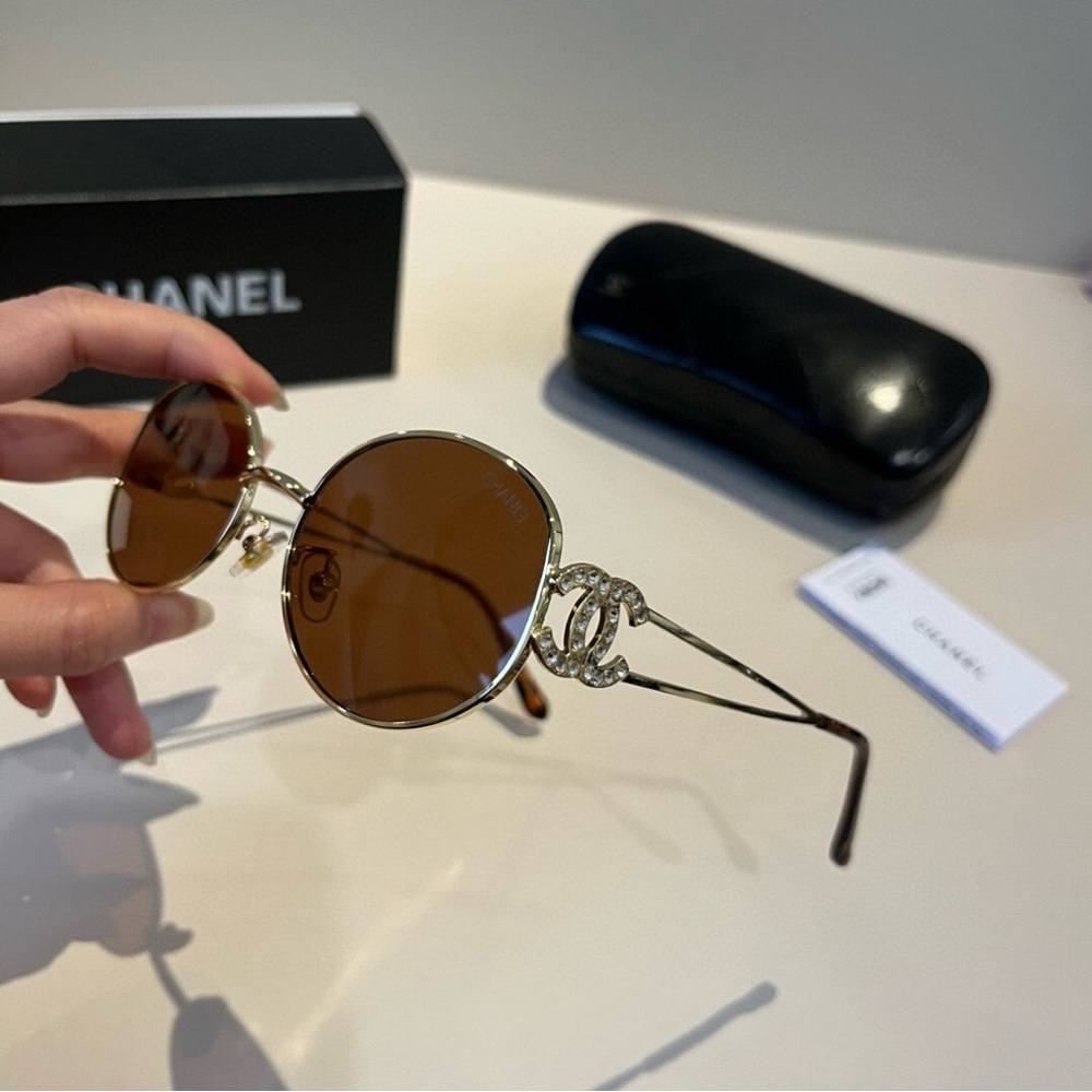 Chanel Gold Aviator Sunglasses with Signature Detailing - Picture 7 of 8